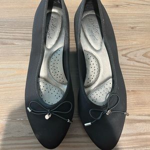 Black ballet flats
